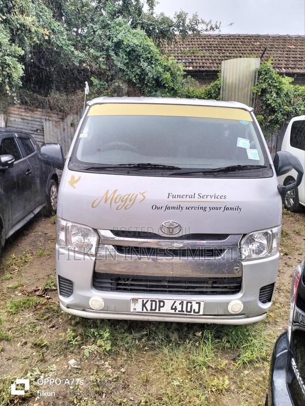 Toyota HiAce 2016 Silver - thumbnail 4