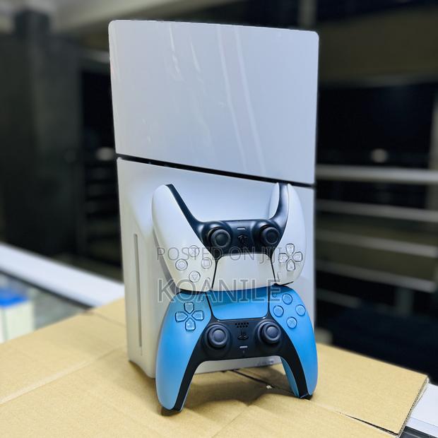 Ps5 Slim With 2 Controllers (Ex Uk) - thumbnail 2