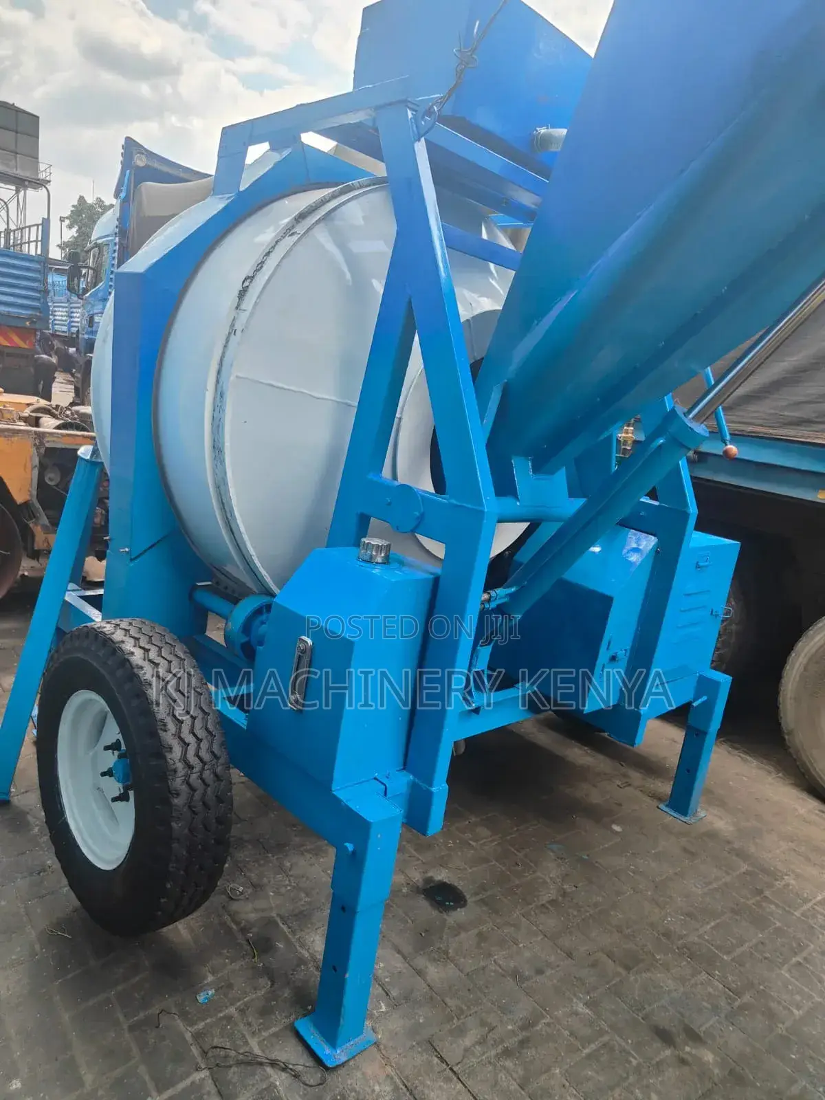 Self Loading Concrete Mixer Now on Offer