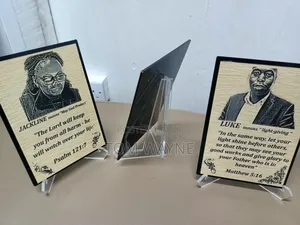 Picture Engraved on Wooden for Office Desk