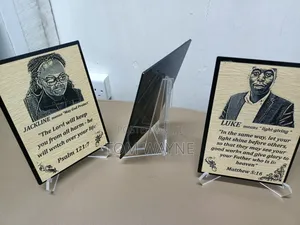 Picture Engraved on Wooden for Office Desk