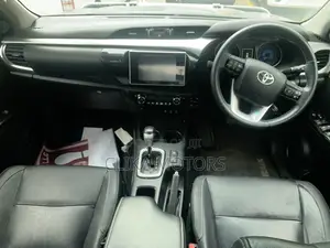 Toyota Hilux SR5 4x4 2017