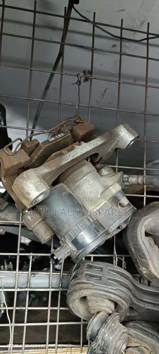 Rear Caliper Subaru Legacy BS9 - thumbnail 2