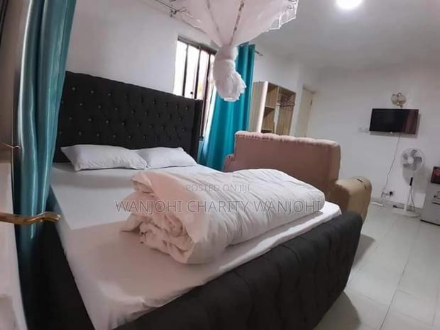 One Bedroom South B - thumbnail 6