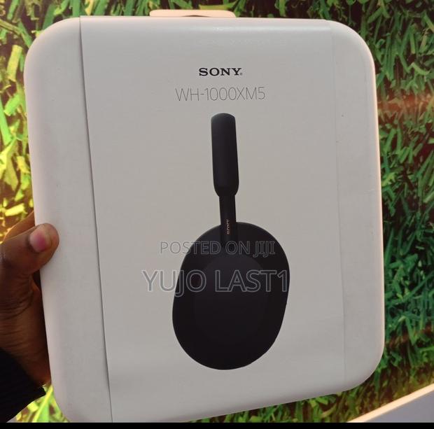 New Sony Wh-1000xm5 Headphones - main view