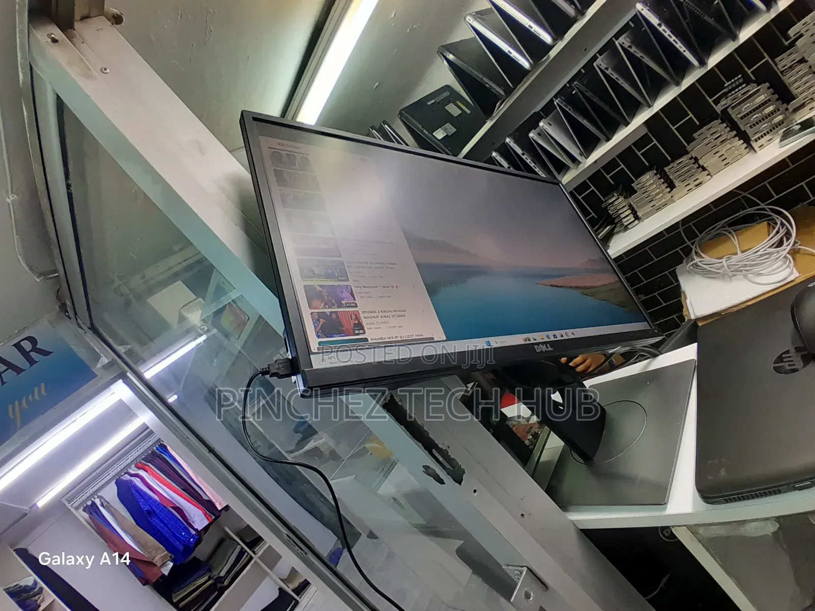 Dell 24 Inches Invertable Monitor