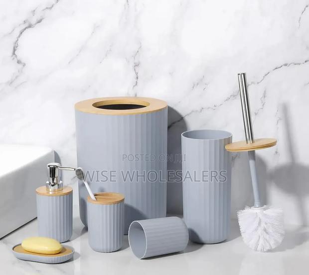*6 in 1 Bathroom Accessories Set With Wooden Ring*
.