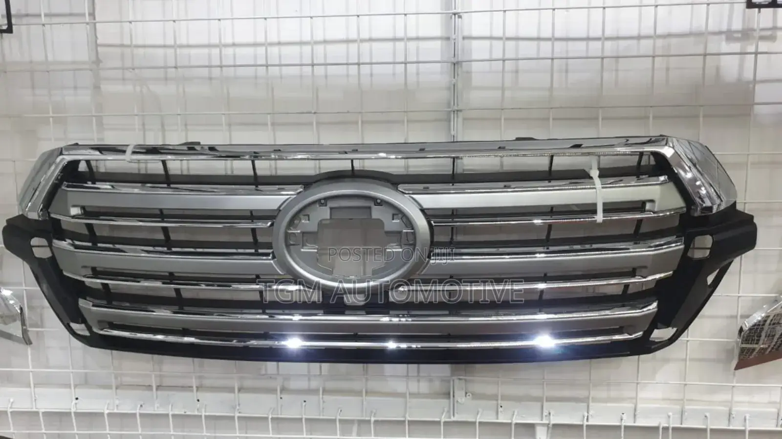 Front Grille Landcruiser V8 FJ 200 2016 Onwards