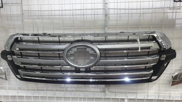 Front Grille Landcruiser V8 FJ 200 2016 Onwards