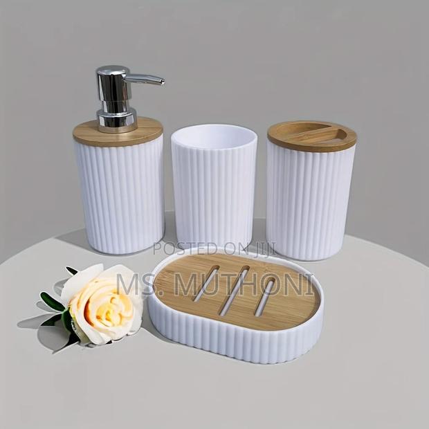 *6 in 1 Bathroom Accessories Set With Wooden Ring* - thumbnail 2