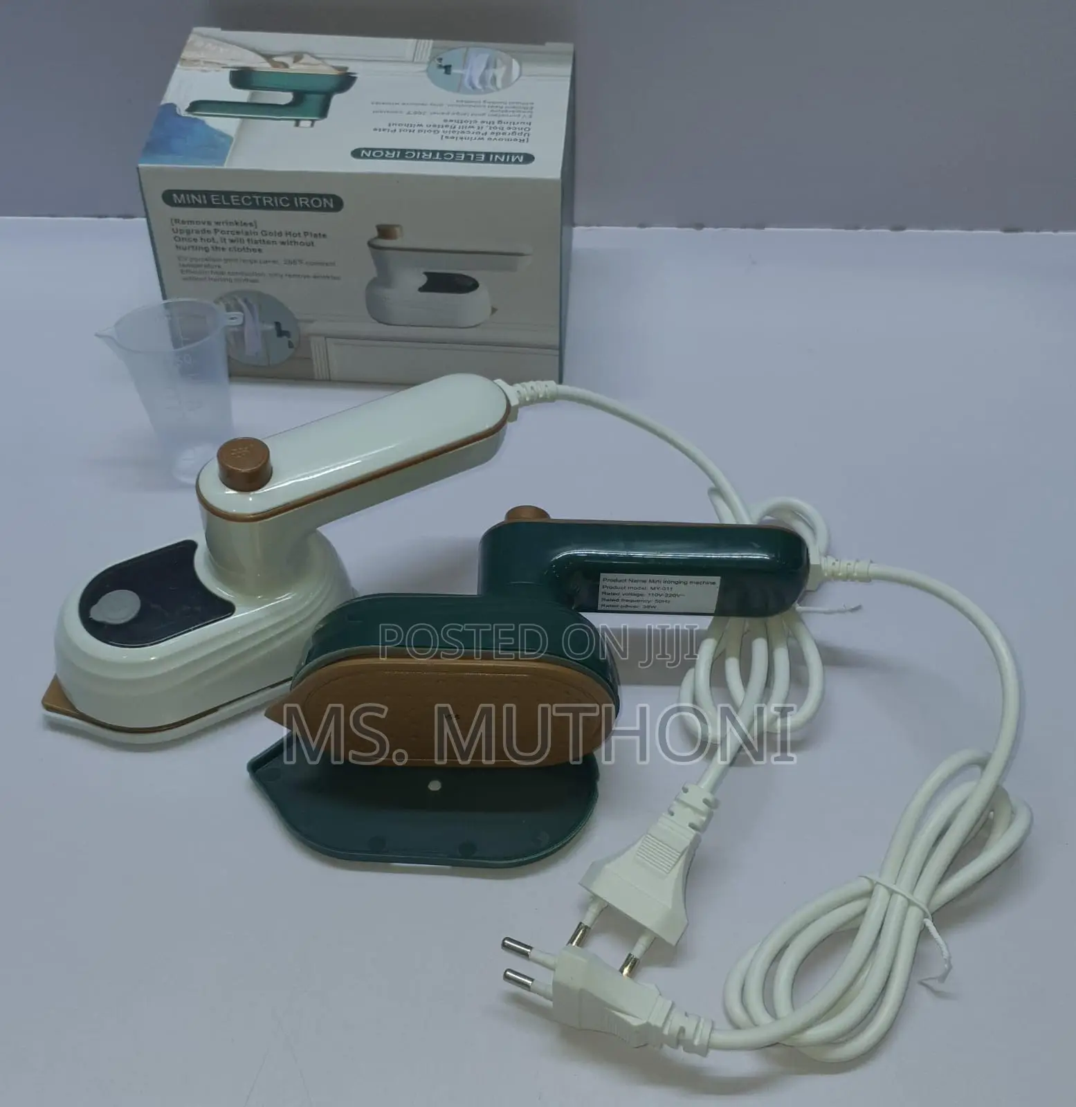 Rotating Handle 38W Mini Electric Iron Box With Water Spray