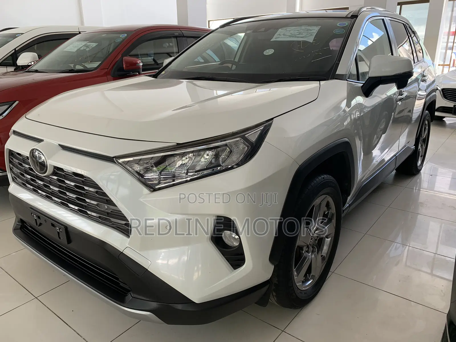 Toyota RAV4 LE FWD 2019 Off white