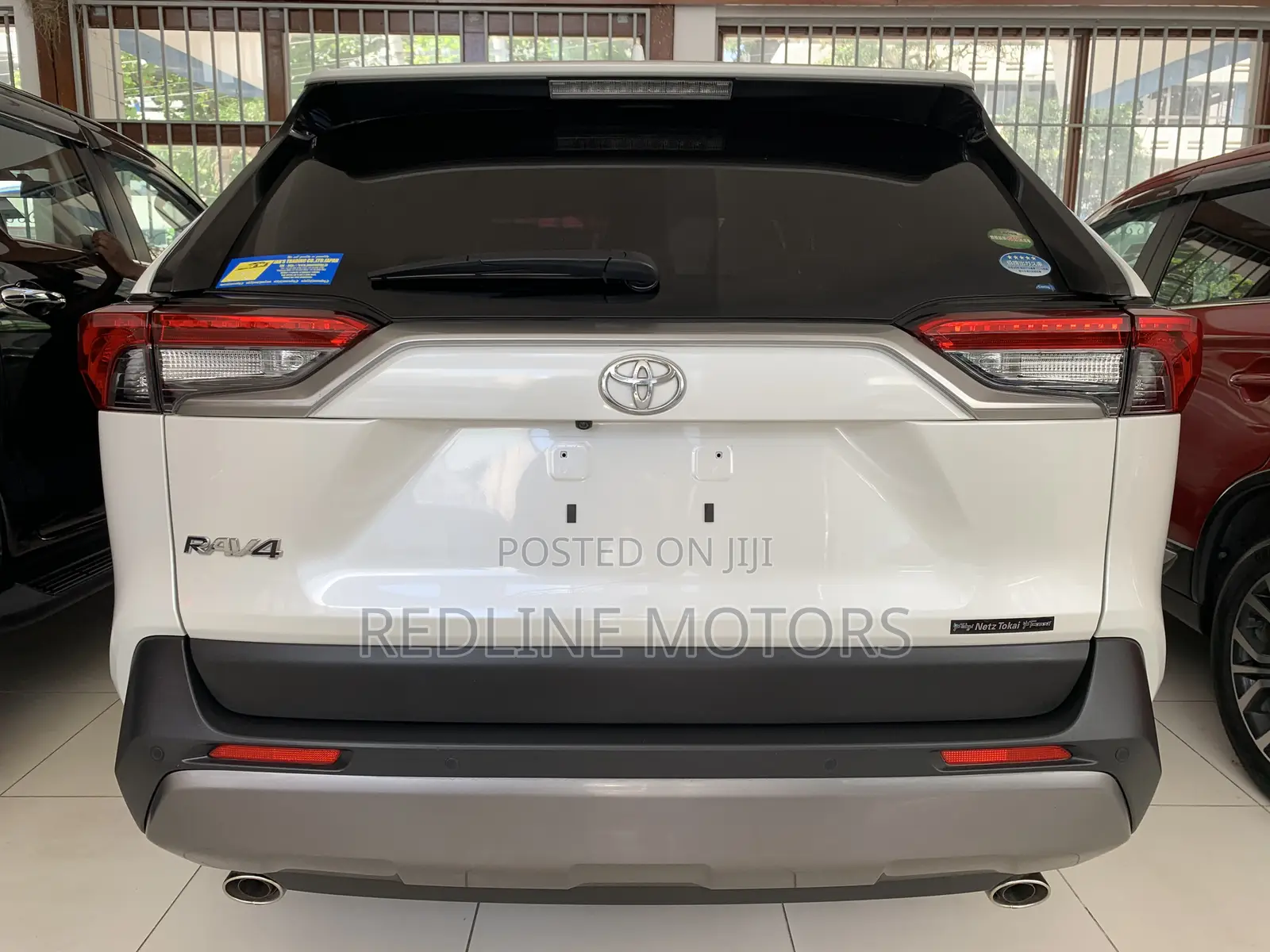 Toyota RAV4 LE FWD 2019 Off white