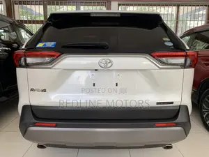 Toyota RAV4 LE FWD 2019 Off white