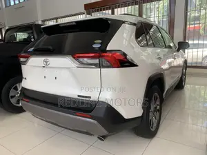 Toyota RAV4 LE FWD 2019 Off white
