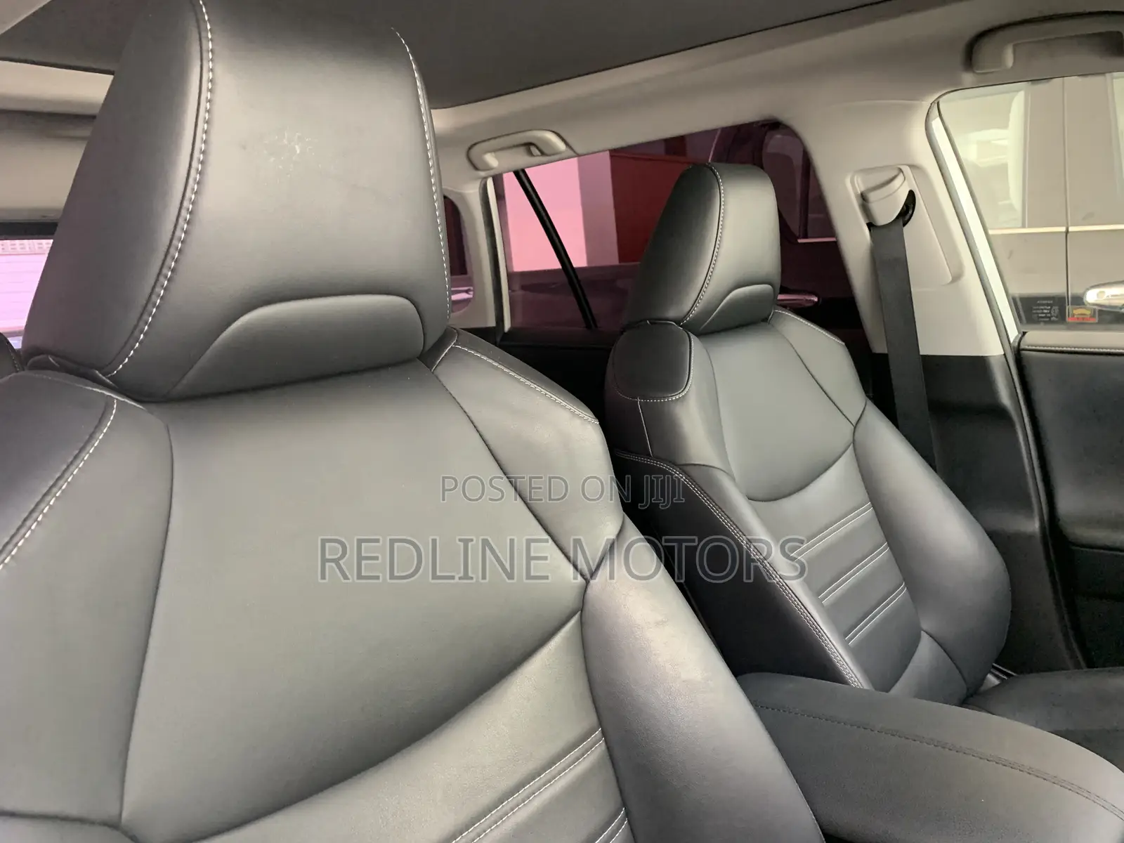 Toyota RAV4 LE FWD 2019 Off white