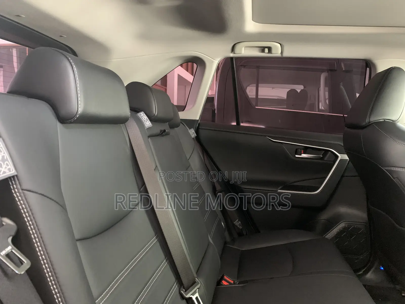 Toyota RAV4 LE FWD 2019 Off white