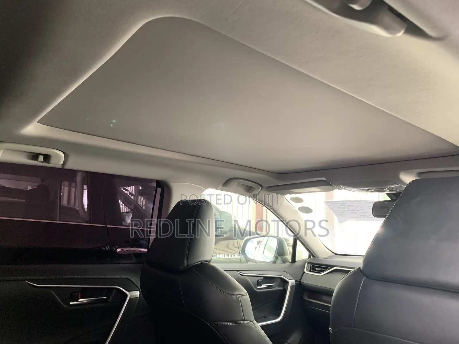 Toyota RAV4 LE FWD 2019 Off white