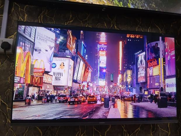 Skyworth 50" Smart Android Frameless Tv - thumbnail 3