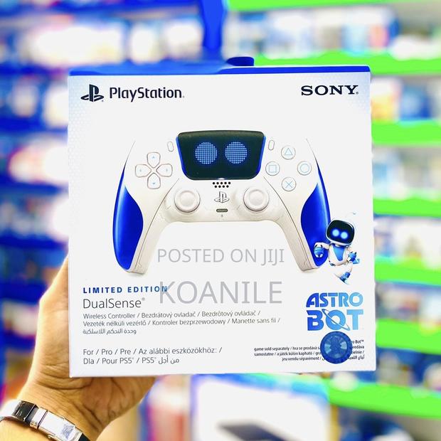 PS5 Dualsense Controller Astro Bot Limited Edition - main view