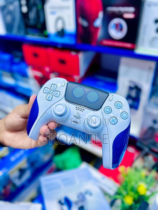 PS5 Dualsense Controller Astro Bot Limited Edition - thumbnail 3