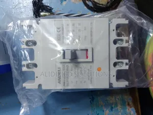 McCb 4pole <>Andeli 4pole McCb