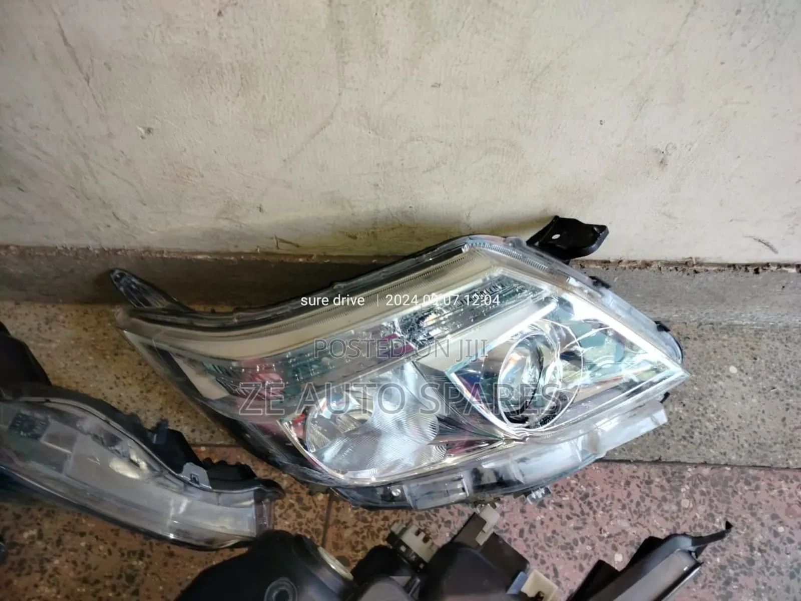 Noah 2018/2017/2015 Headlight Xenon