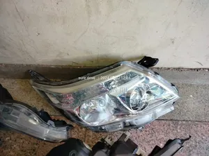 Noah 2018/2017/2015 Headlight Xenon
