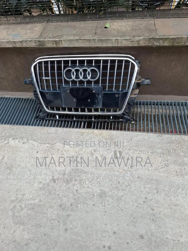 Audi Q5 2013 Grill - main view