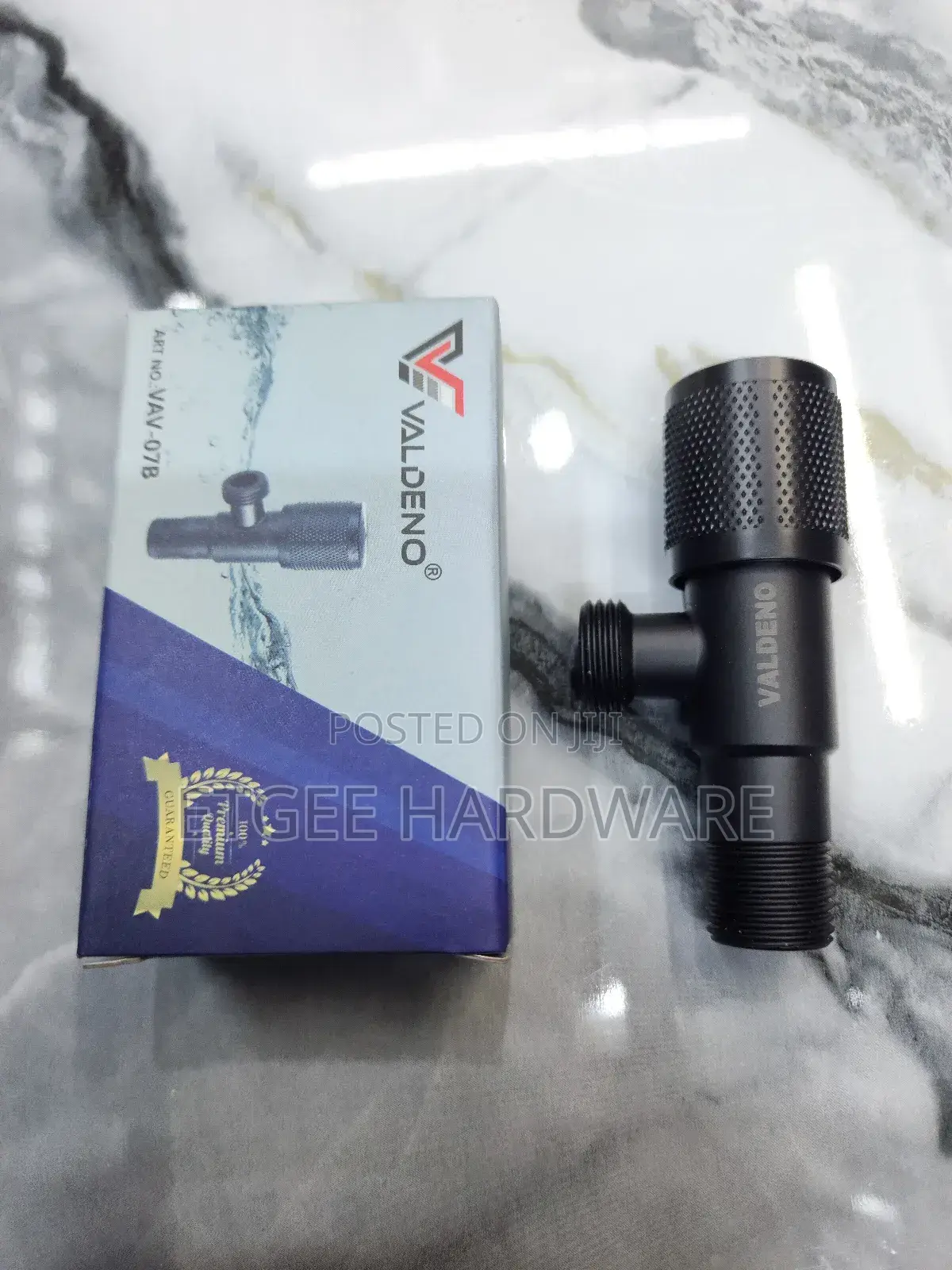 Valdeno Heavy Angle Valve Black
