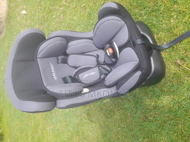 High-Quality Car Seat for Sale - Excellent Condition!