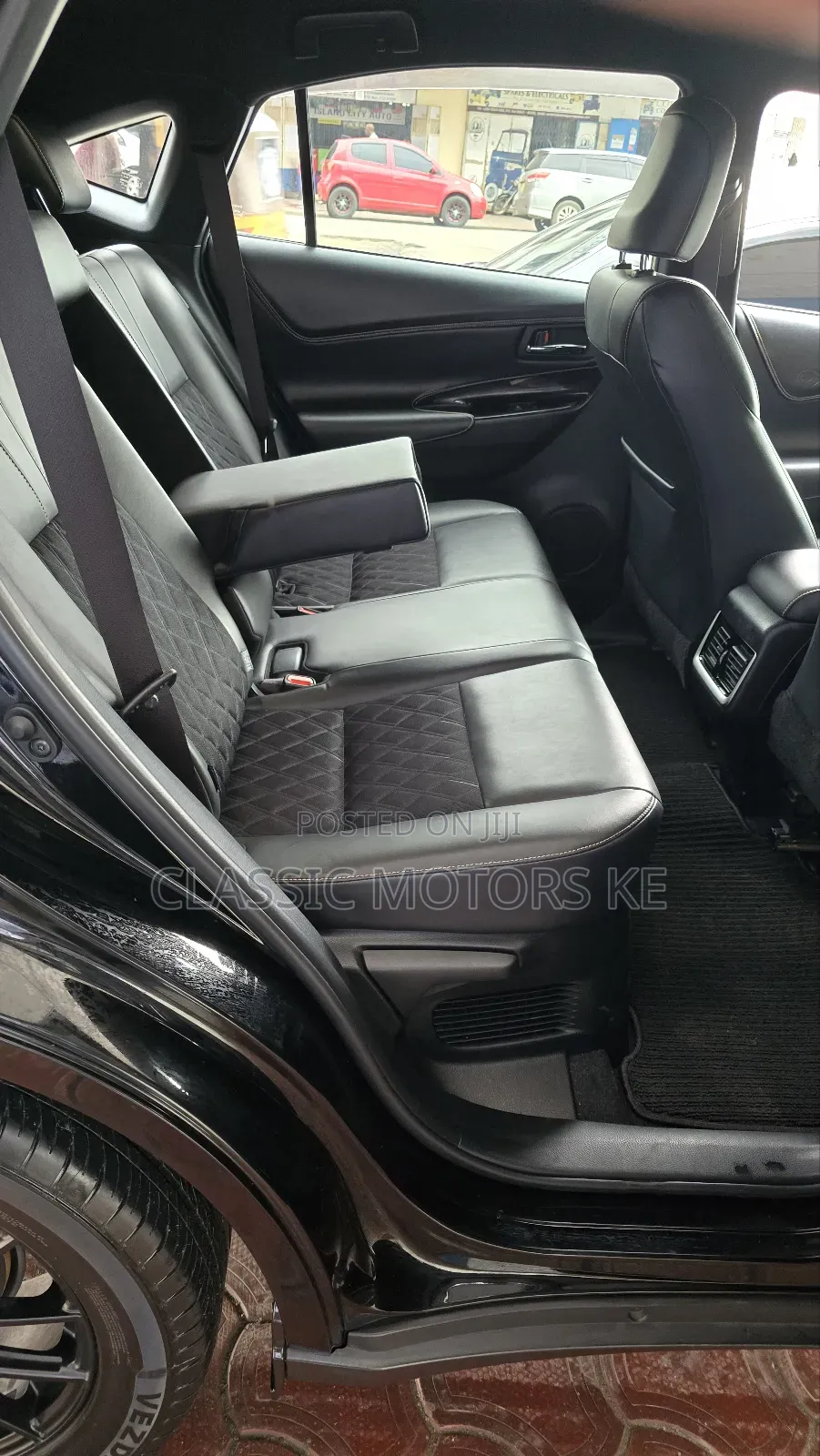 Toyota Harrier 2.0 4WD 2018 Black