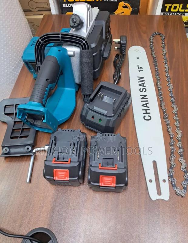 Rechargeable/Cordless Makita 16" Chainsaw - main view