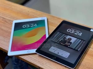 Apple iPad 10.2 (2019) 128 GB Gray - main view