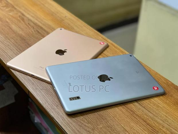 Apple iPad 10.2 (2019) 128 GB Gray - thumbnail 3