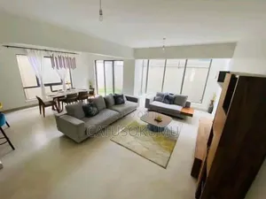 5bdrm Maisonette in Gateway Mall Area for rent