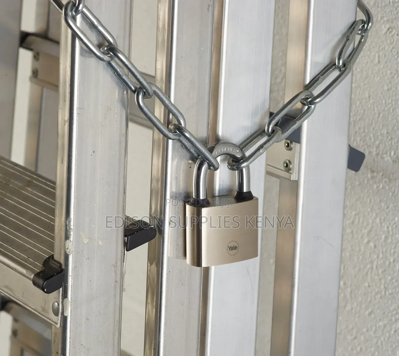Yale Padlock 60mm With Retaining Keys 3pcs