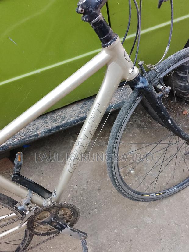 Giant Road Bike - thumbnail 2