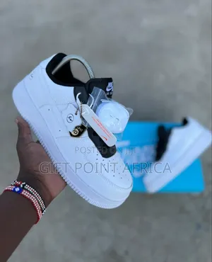 White Nike Airforce 1 Unisex Sneakers