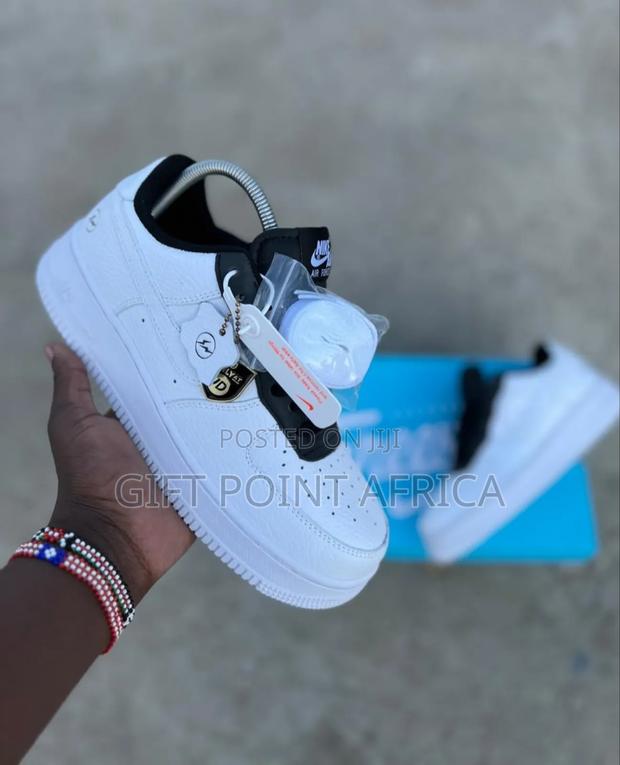 White Nike Airforce 1 Unisex Sneakers - main view