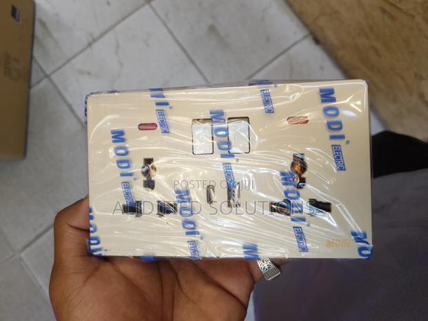 Modi Double Socket With Usb - thumbnail 3
