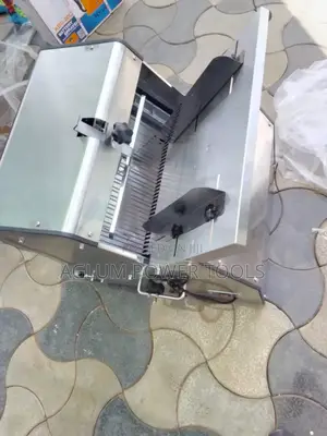 Stainless Steel Bread Slicer Machine for Commercial Purposes