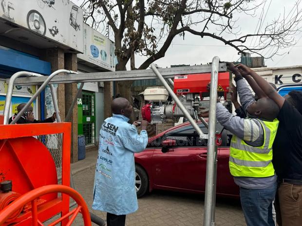 Double Bucket Concrete Hoist. - thumbnail 5