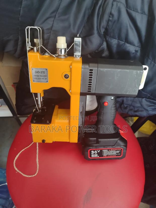 Portable Rechargeable Bag Closer - thumbnail 3