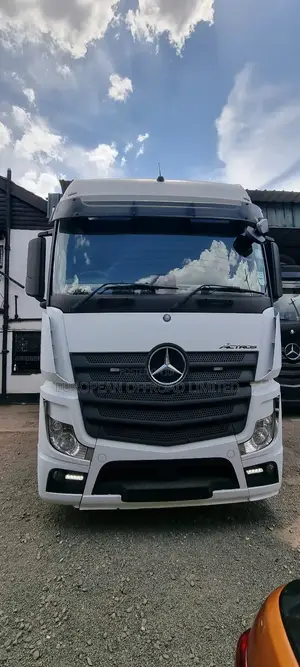 Mercedes Benz Actros 2018 White