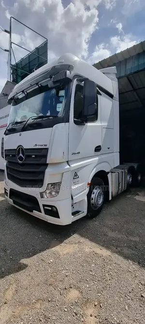 Mercedes Benz Actros 2018 White