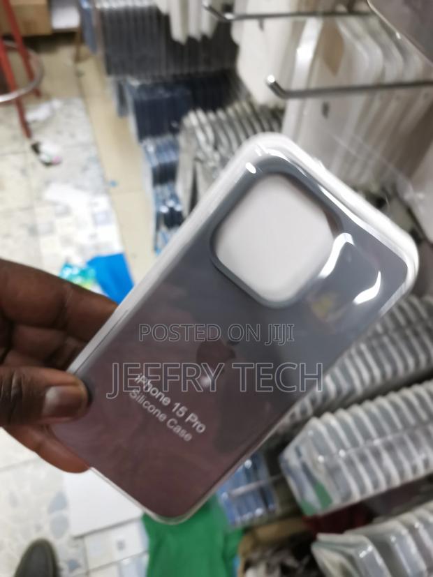 iPhone 15 Pro Silicone Case With Apple Logo Natural Titanium - thumbnail 3