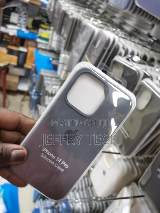 iPhone14 Pro Silicone Case With Apple Logo Natural Titanium - thumbnail 3