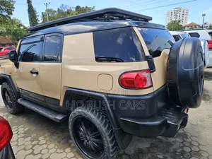 Toyota FJ Cruiser 2017 Brown