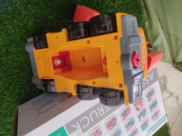 Assembly Toy Hard Plastic Truck With Tools 34x20cm - main view